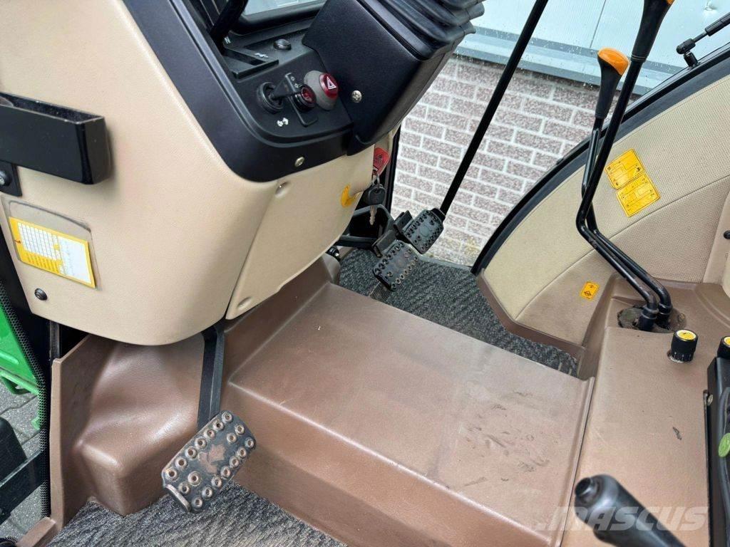 John Deere 5215 Trattori