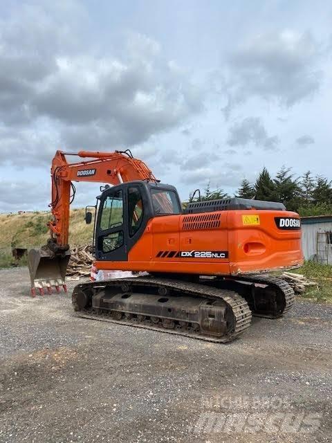 Doosan DX 225 NLC Escavatori cingolati