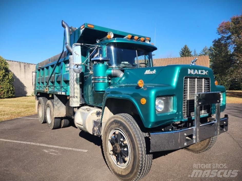 Mack 690S Camion ribaltabili