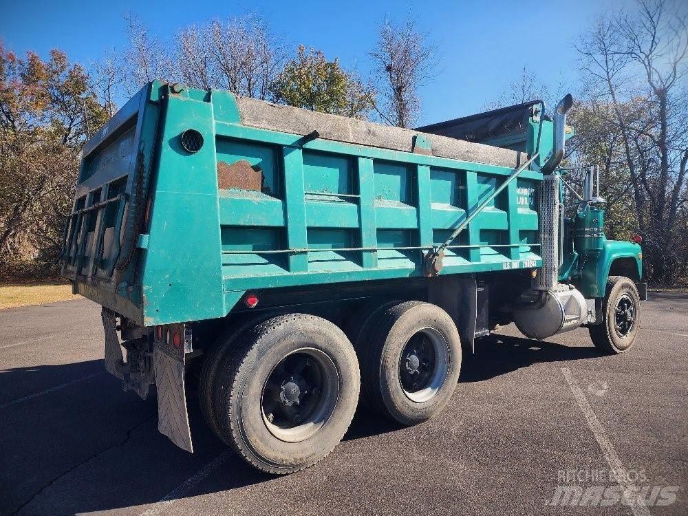 Mack 690S Camion ribaltabili