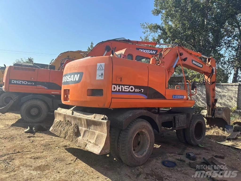 Doosan DH210W Escavatori gommati