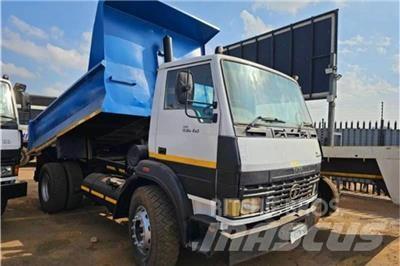 Tata LPK Camion altro