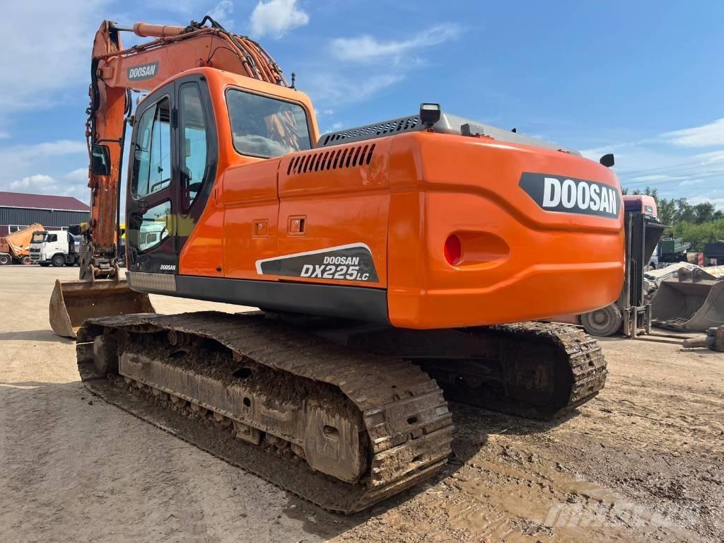 Doosan DX 225 LC Escavatori cingolati