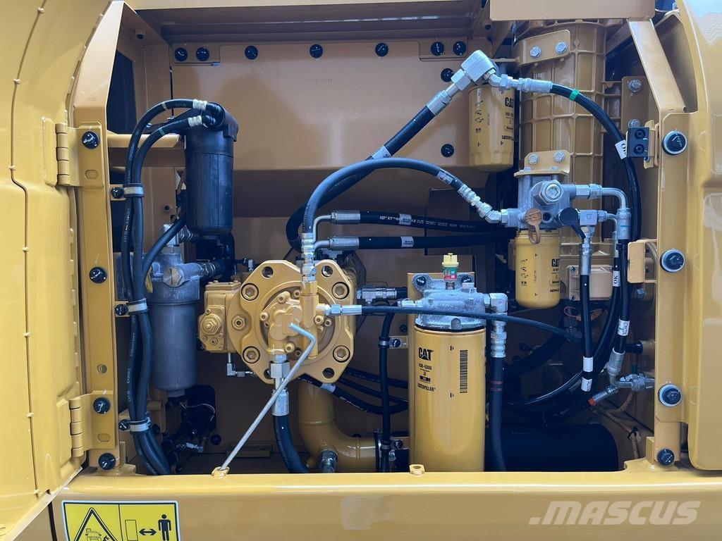 CAT 323D3 Escavatori cingolati