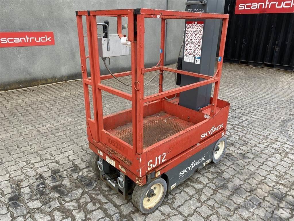 SkyJack SJ12 Sollevatori verticali