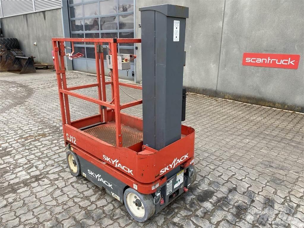 SkyJack SJ12 Sollevatori verticali