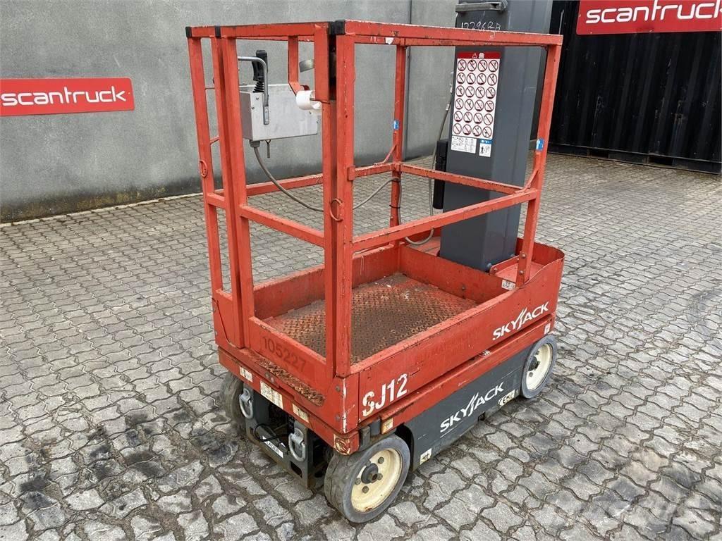 SkyJack SJ12 Sollevatori verticali