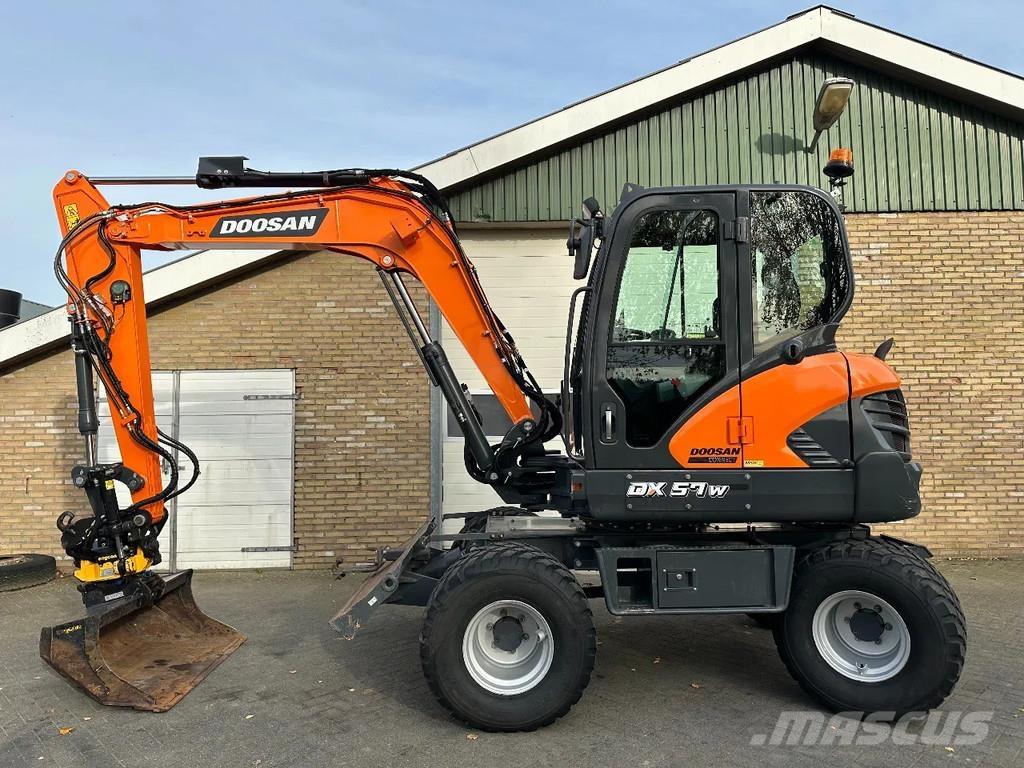 Doosan DX57W-7 Escavatori gommati