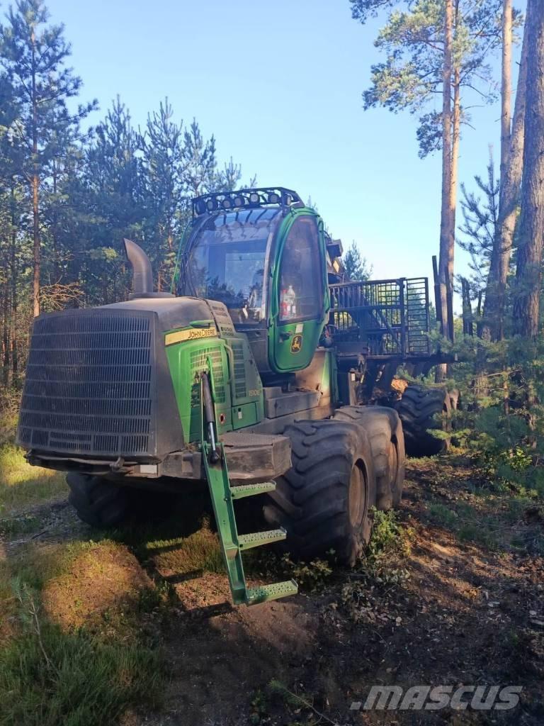 John Deere 1510 IT4 Forwarder