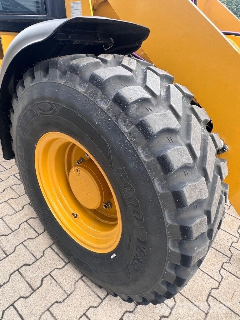 CAT 908 Pale gommate