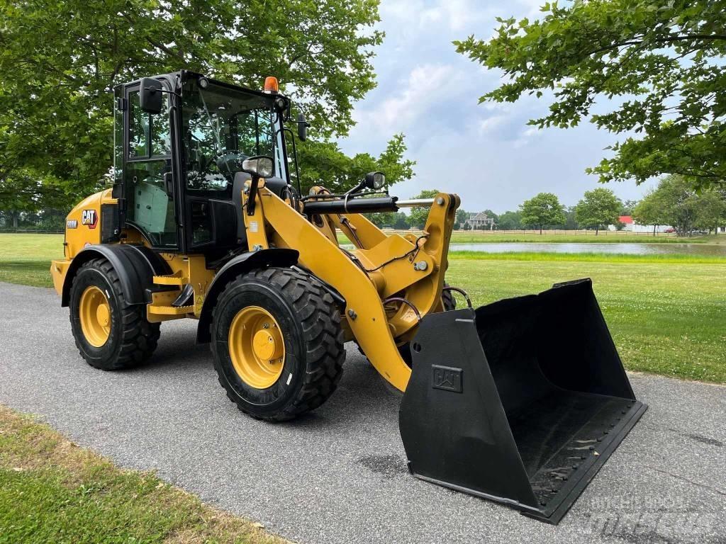 CAT 908M Pale gommate