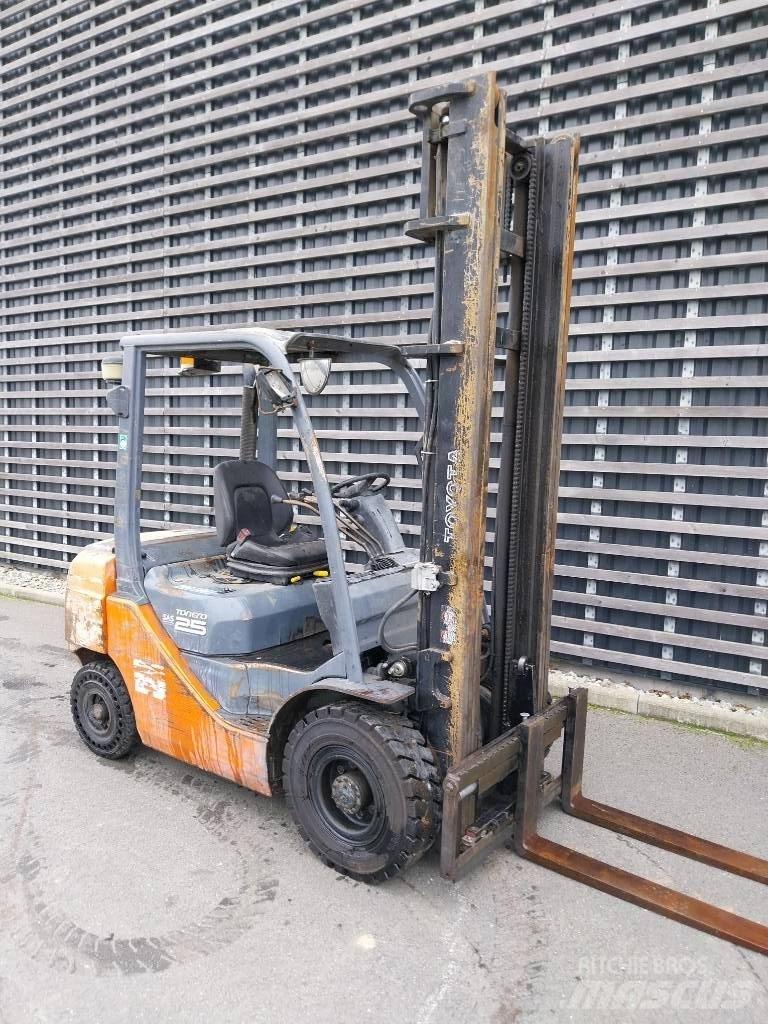 Toyota 25 Carrelli elevatori diesel