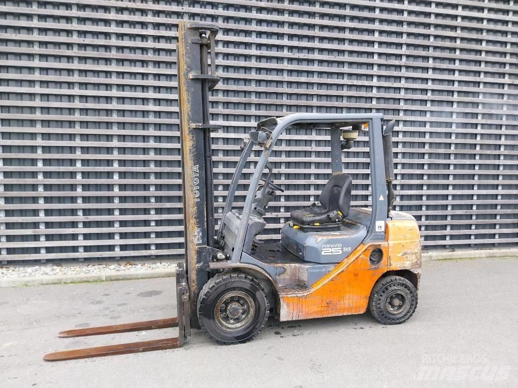 Toyota 25 Carrelli elevatori diesel