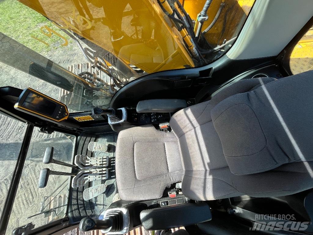 JCB JS 220 LC Escavatori cingolati