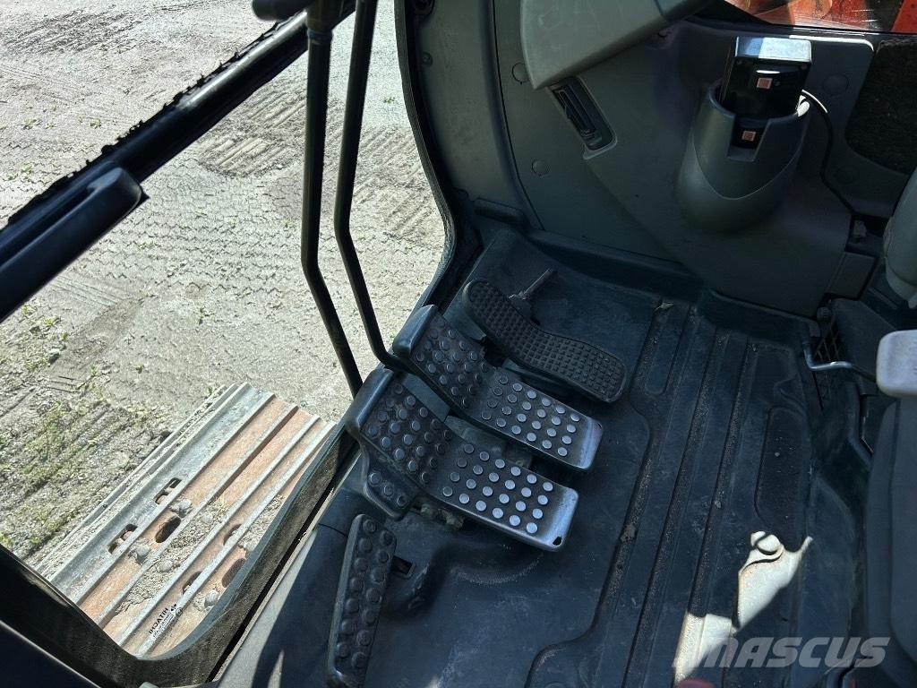 Hitachi ZX 135 US Escavatori cingolati