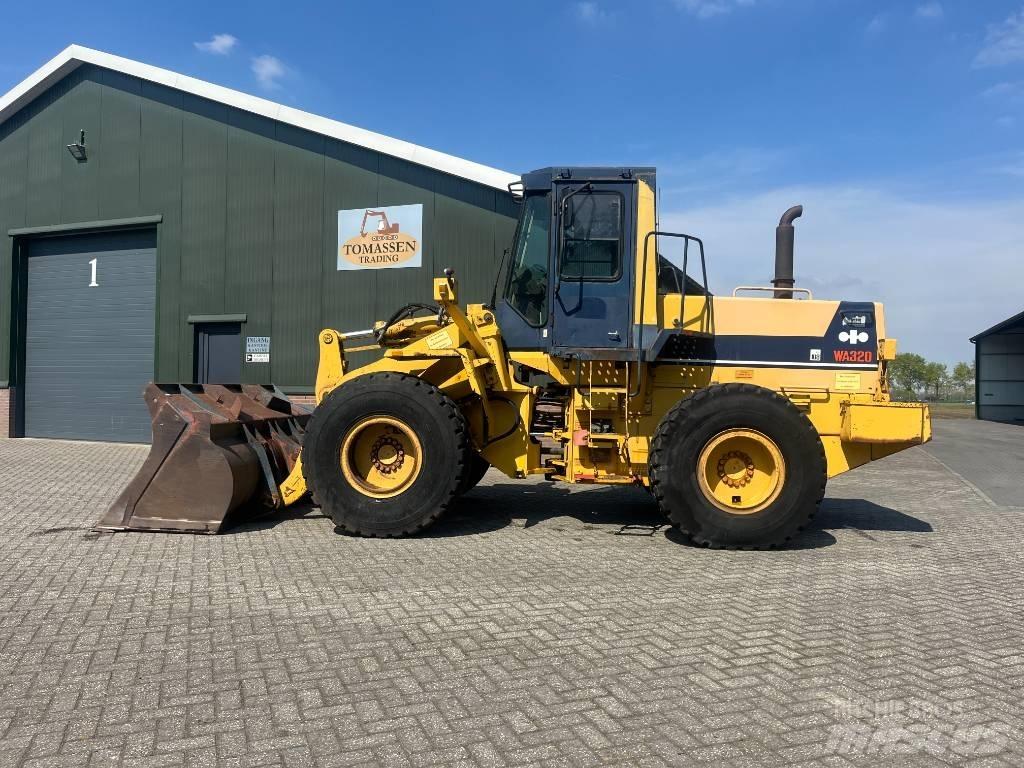 Komatsu WA 320-1 Pale gommate