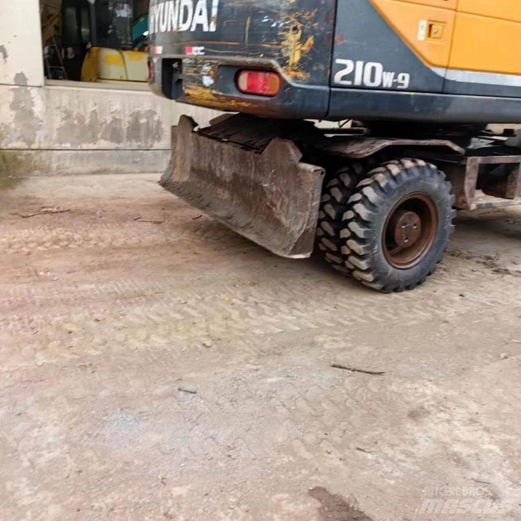 Hyundai 210-9 Escavatori gommati