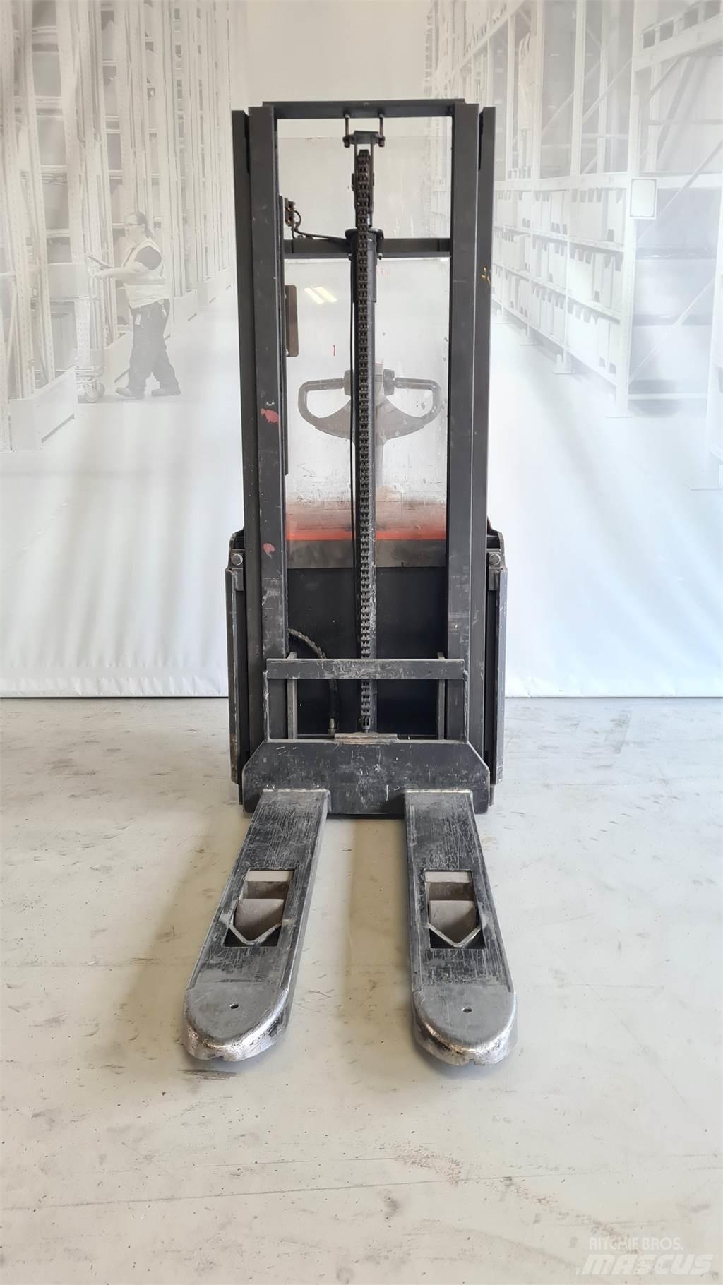 Toyota SWE120 Transpallet uomo a terra