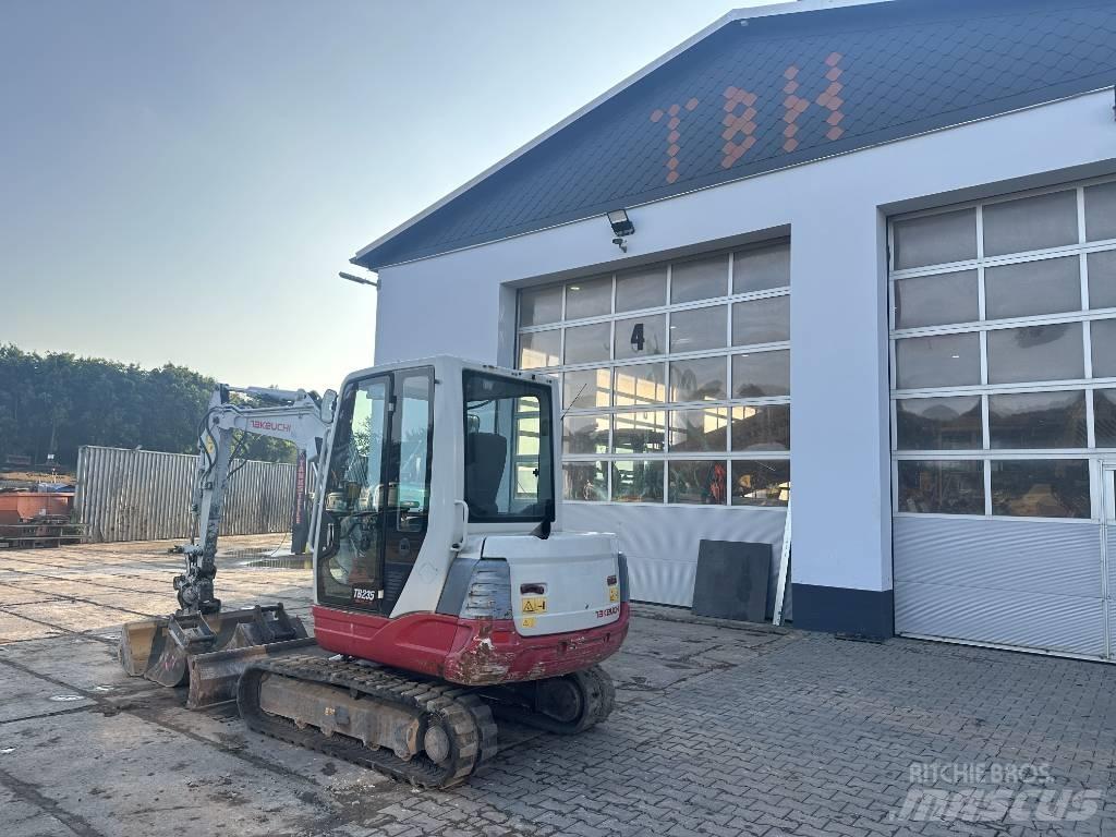Takeuchi TB 235 Miniescavatori