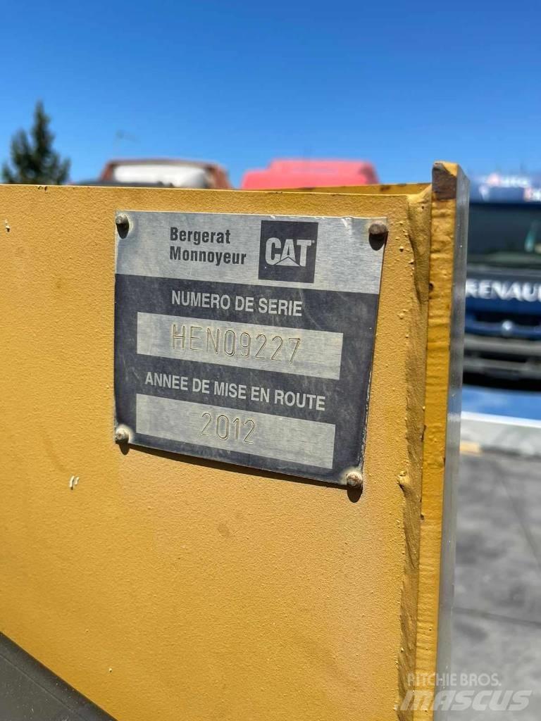 CAT 236 B Mini Pale Gommate