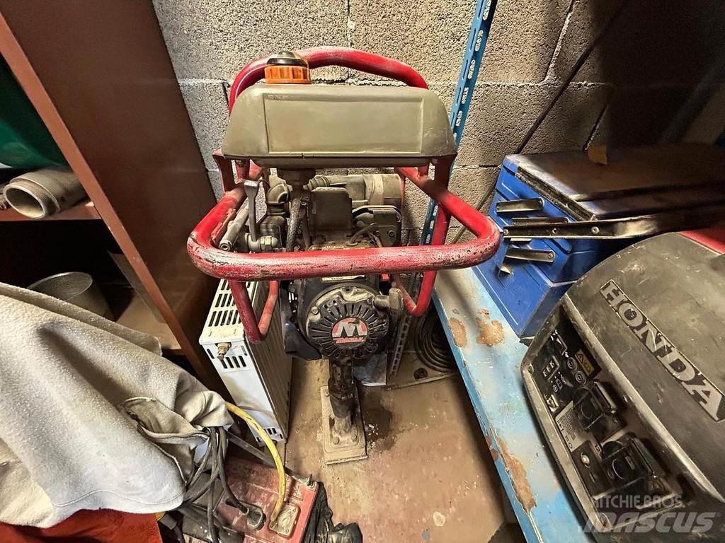 Mikasa MTR-40F Vibratori