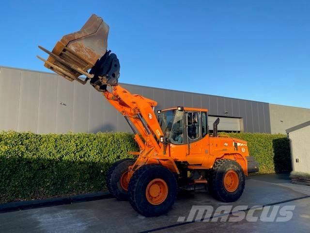 Doosan DL 200 Pale gommate