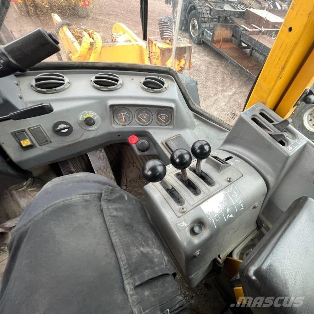 Volvo L 120 C Pale gommate