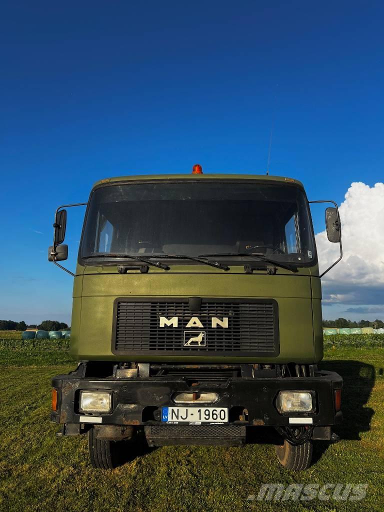 MAN 32.322 Camion trasporto legname