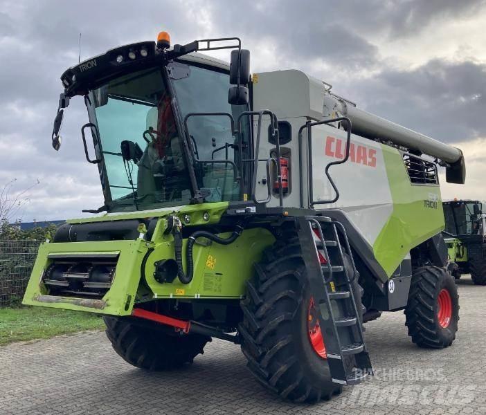 CLAAS TRION 530 Mietitrebbiatrici
