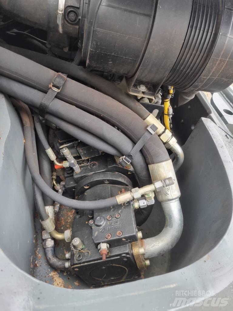 Liebherr L 526 Pale gommate