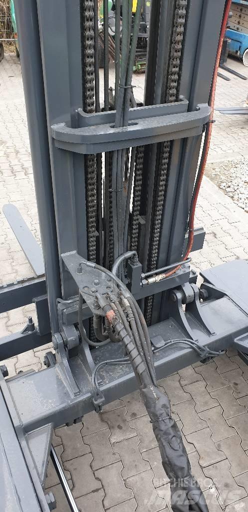 Combilift C 4500 Carrello elevatore retrattile a 4 vie