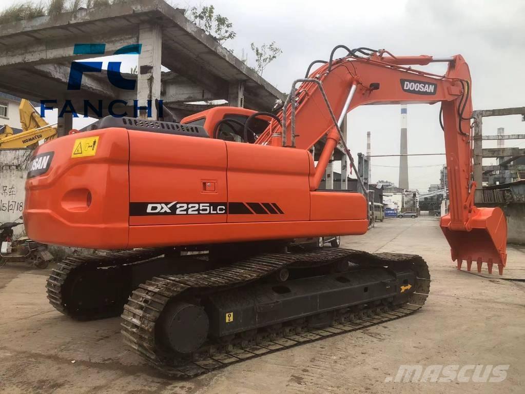 Doosan DX 225 LC Escavatori cingolati