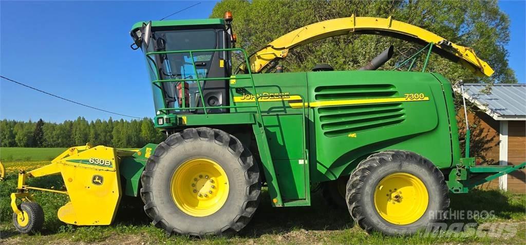 John Deere 7300 Trince semoventi