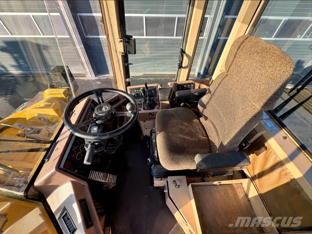 CAT 966 F II Pale gommate