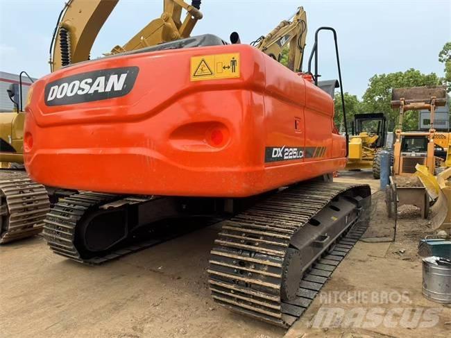 Doosan DX 225 LC Escavatori cingolati