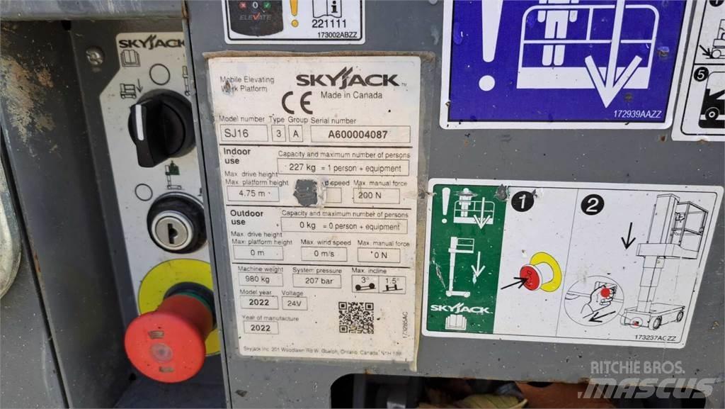 SkyJack SJ16 Piattaforme cingolate, Piattaforme a ragno e Montacarichi