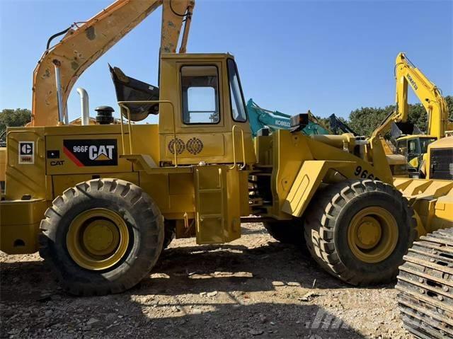 CAT 966 F Pale gommate