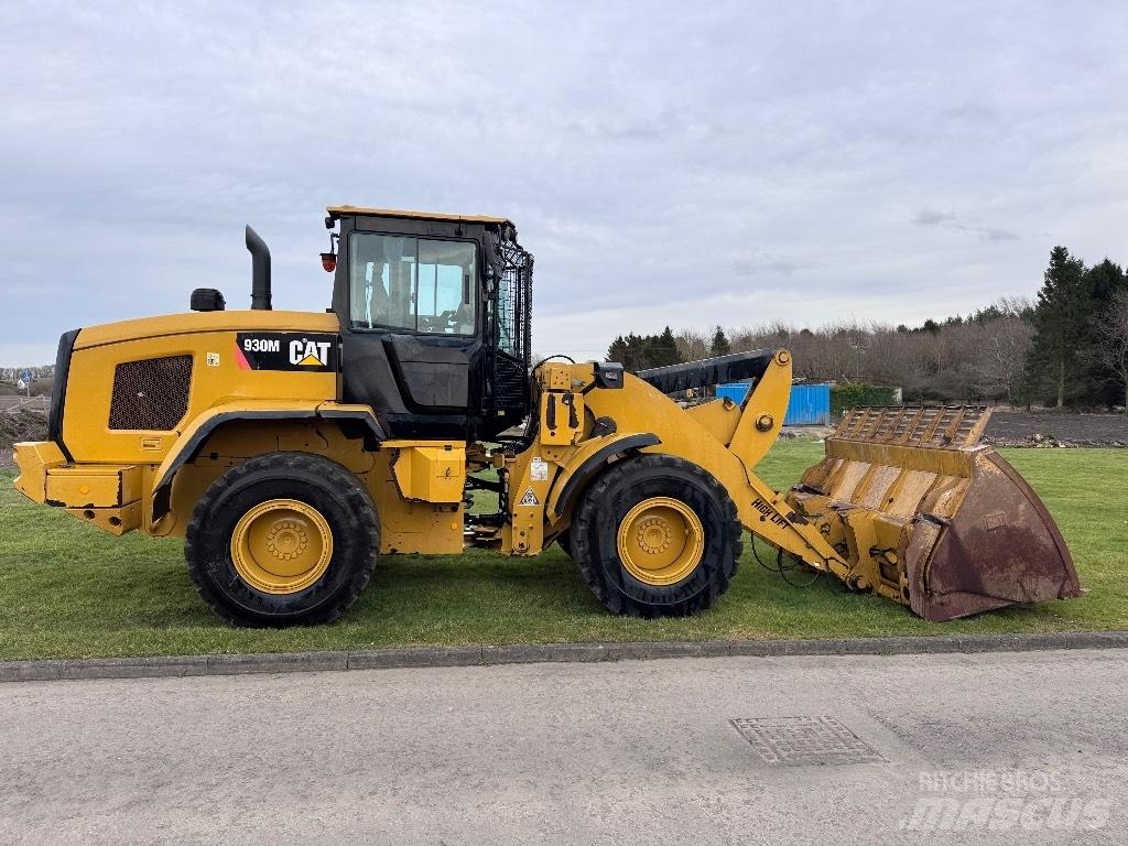 CAT 930 M Pale gommate