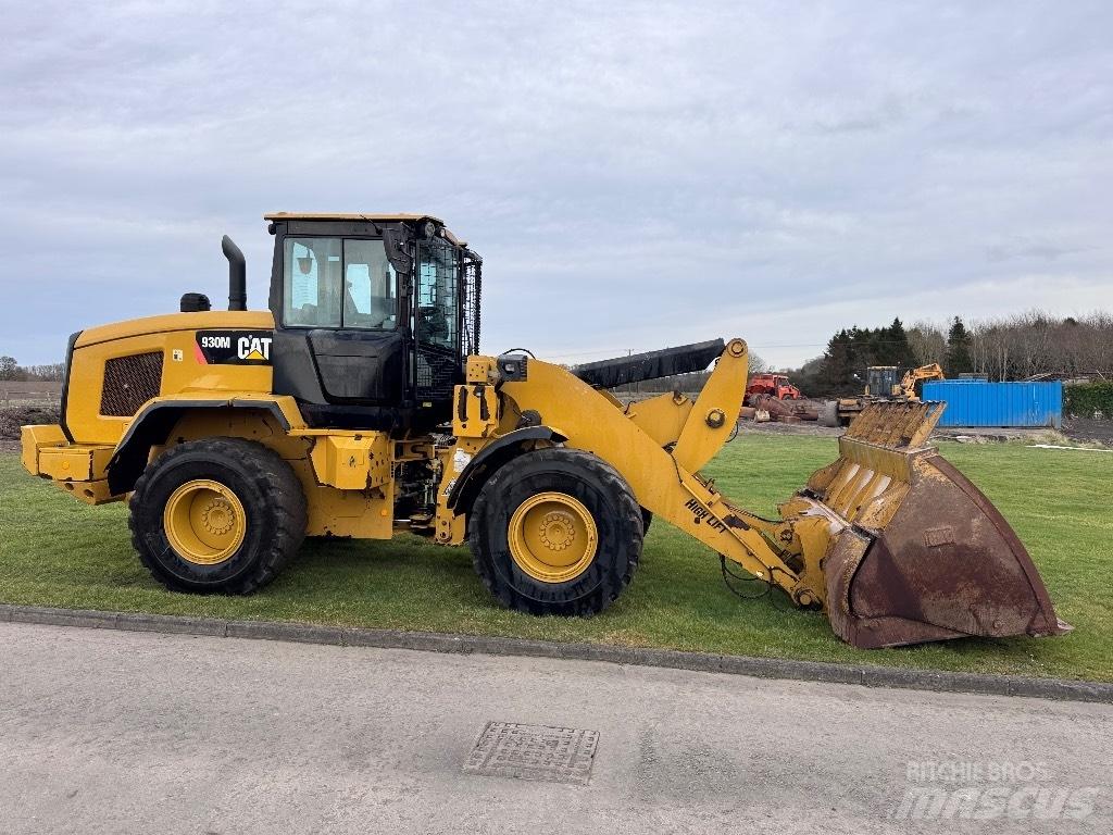 CAT 930 M Pale gommate