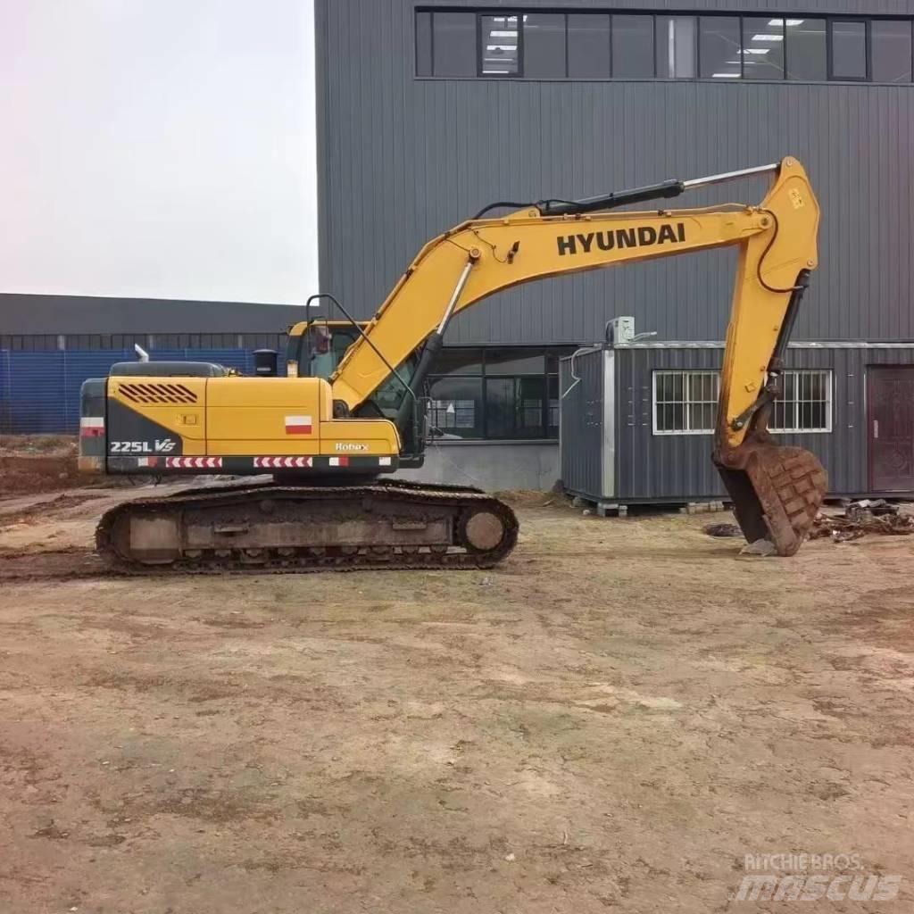 Hyundai R225LVS Escavatori gommati