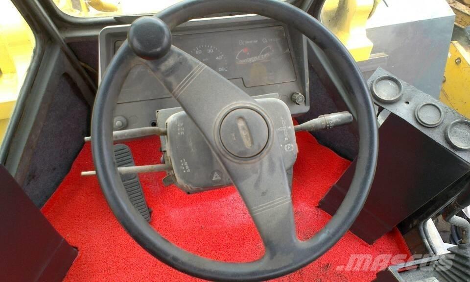 Komatsu WA 470-3 Pale gommate
