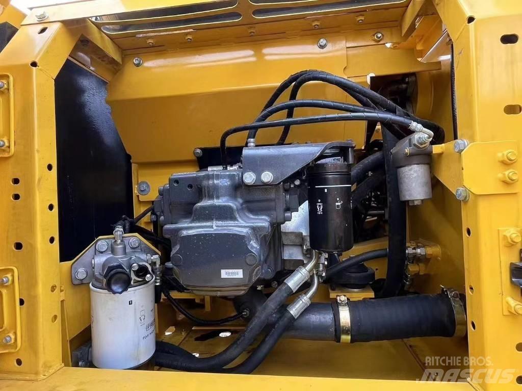 Komatsu pc220 Escavatori cingolati