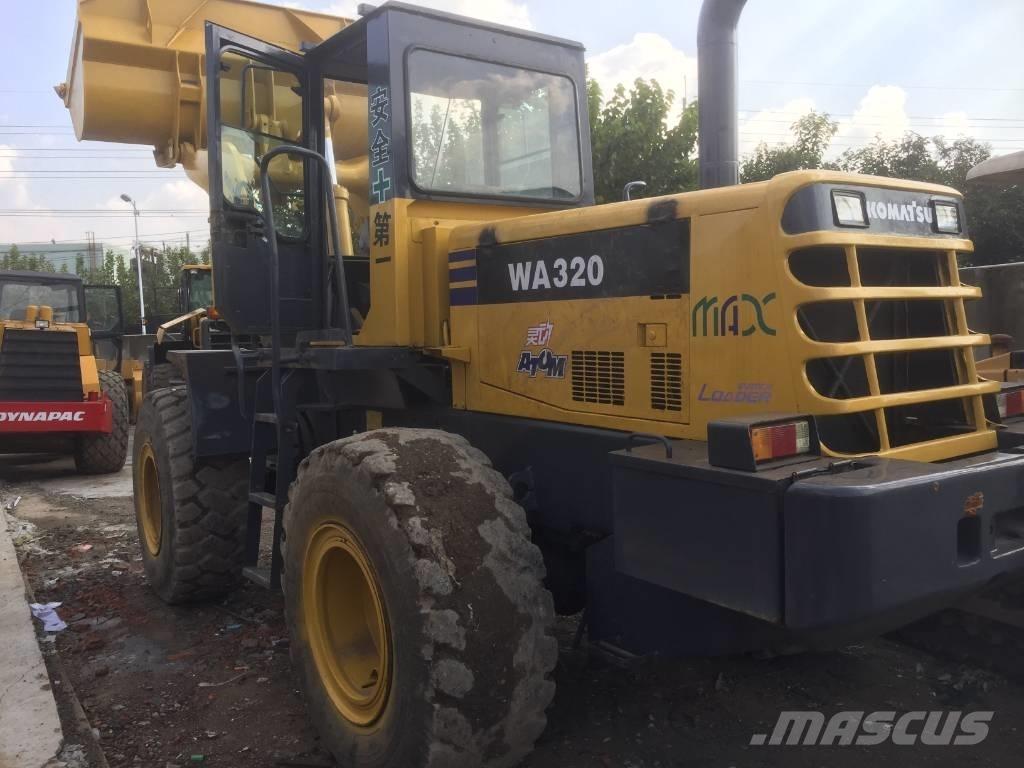 Komatsu WA 320-3 Pale gommate