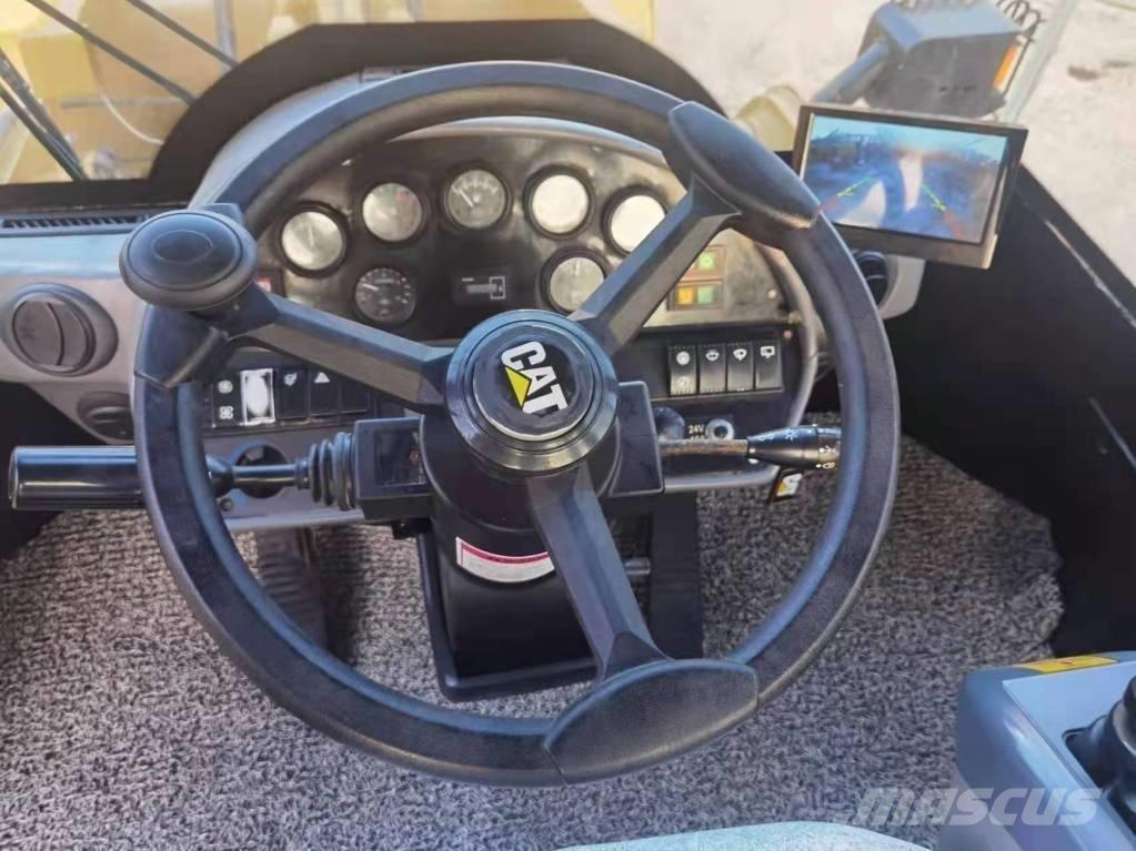 CAT 966 H Pale gommate