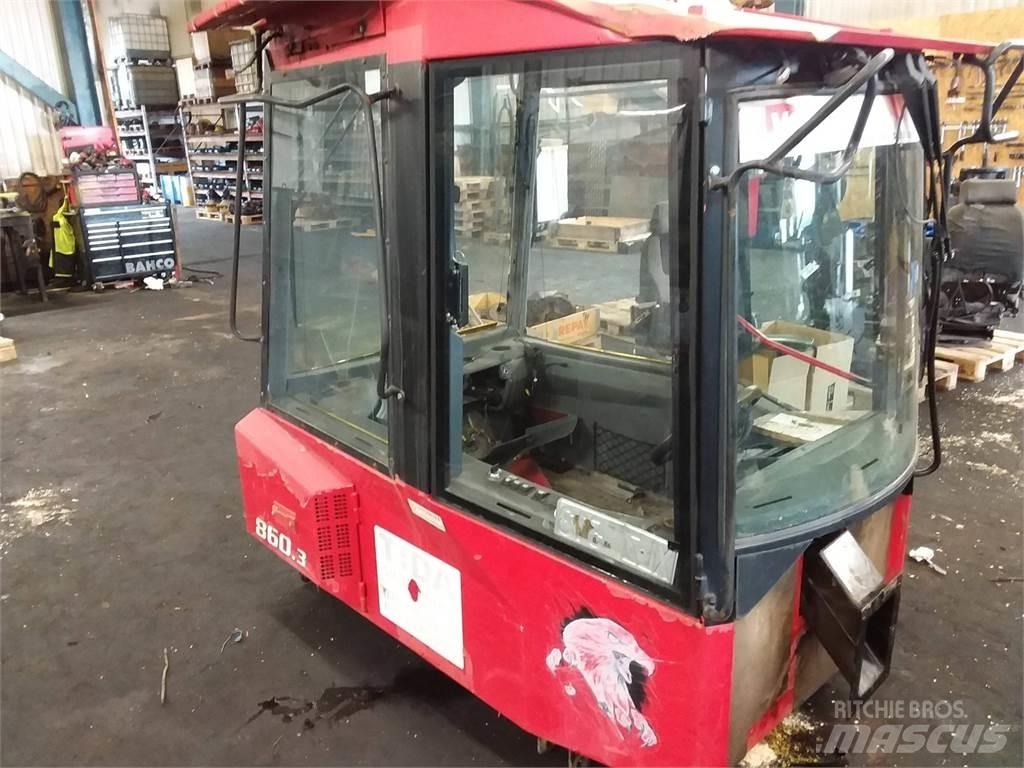Valmet 860.3 Cabine e interni