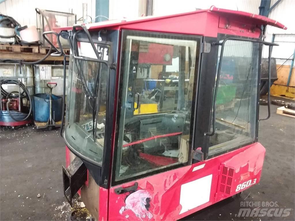 Valmet 860.3 Cabine e interni
