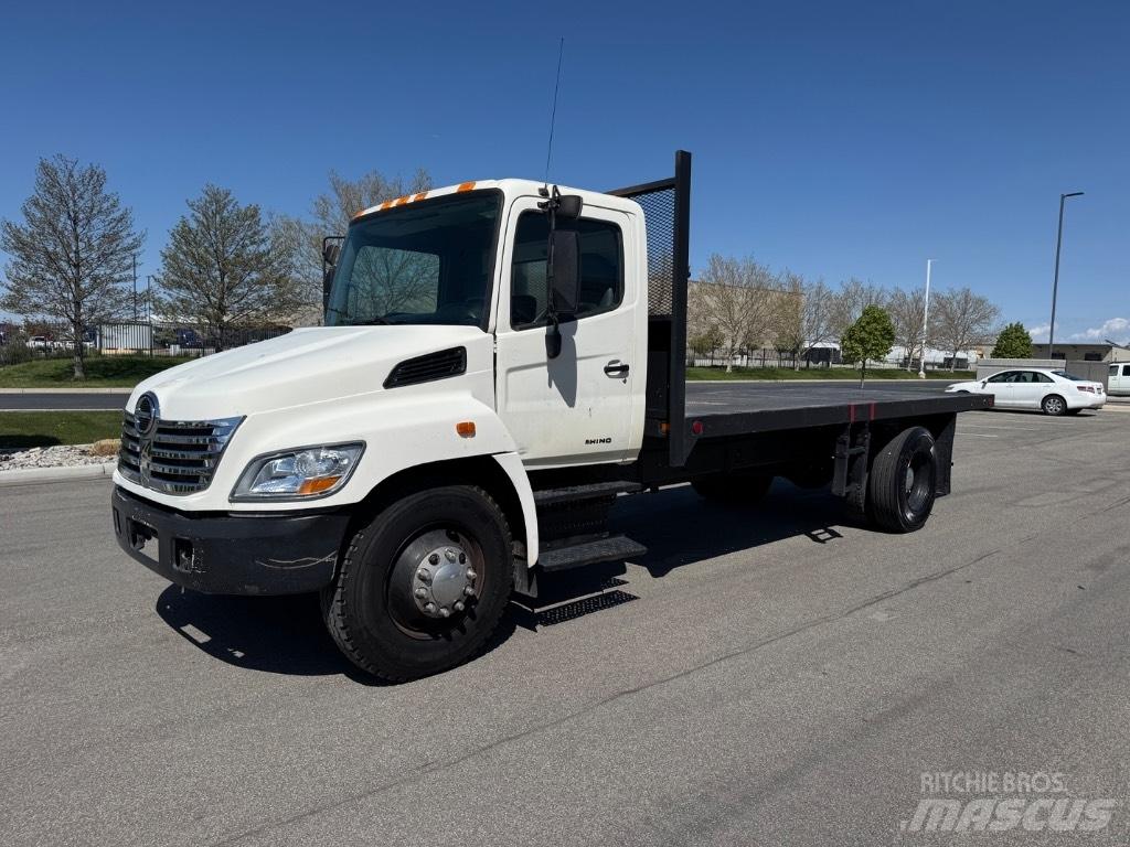 Hino 268 Camion con sponde ribaltabili