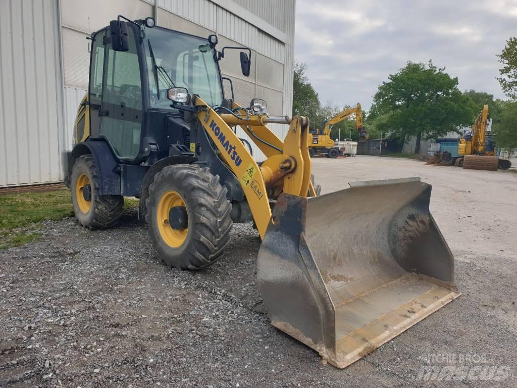 Komatsu WA70M-8 Pale gommate