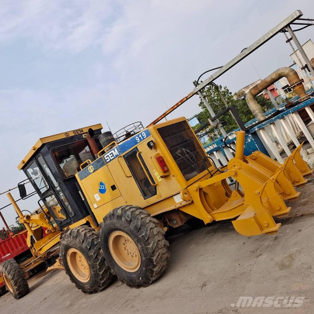 SEM 919 Motorgraders