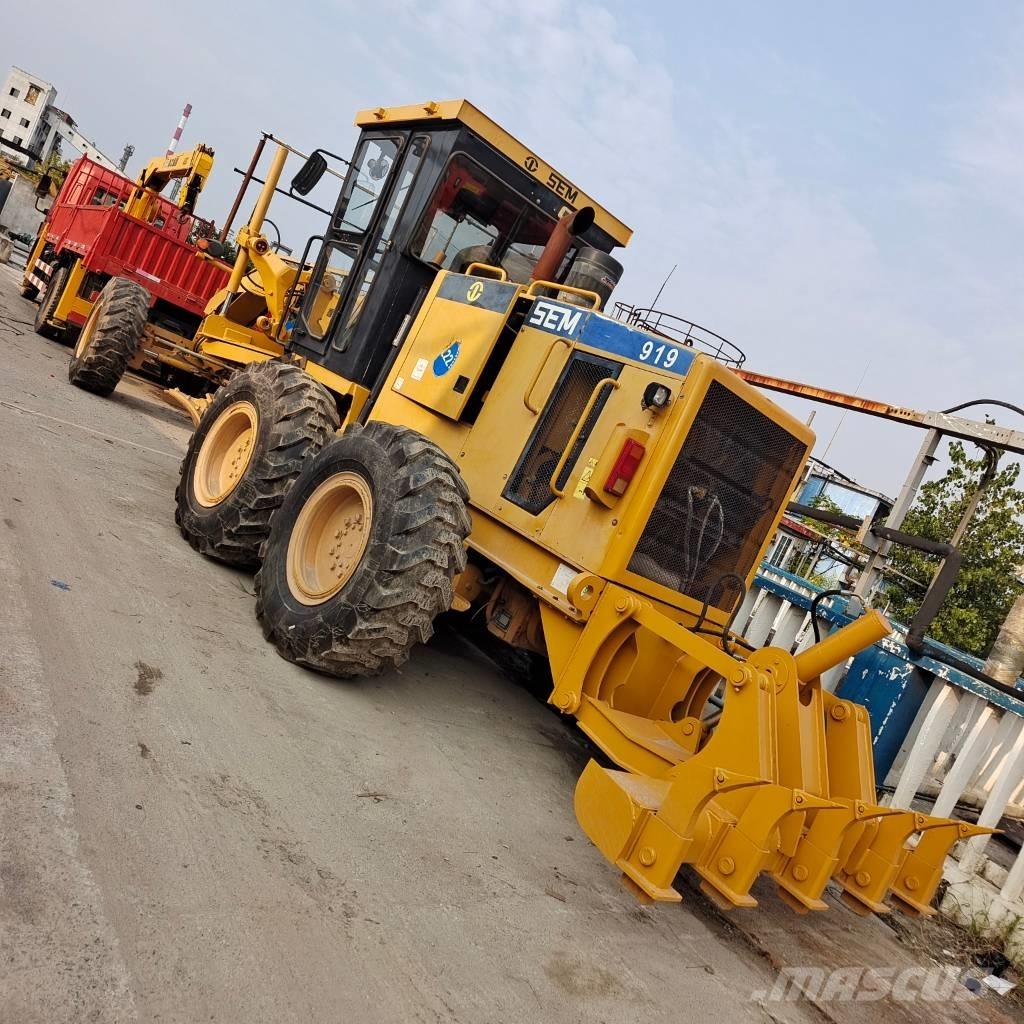 SEM 919 Motorgraders